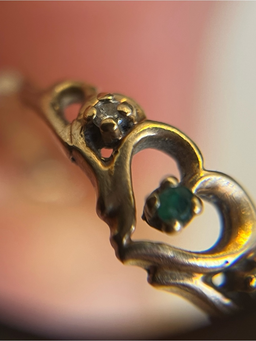 14k yellow gold Dainty heart emerald diamond ring - Picture 3 of 6